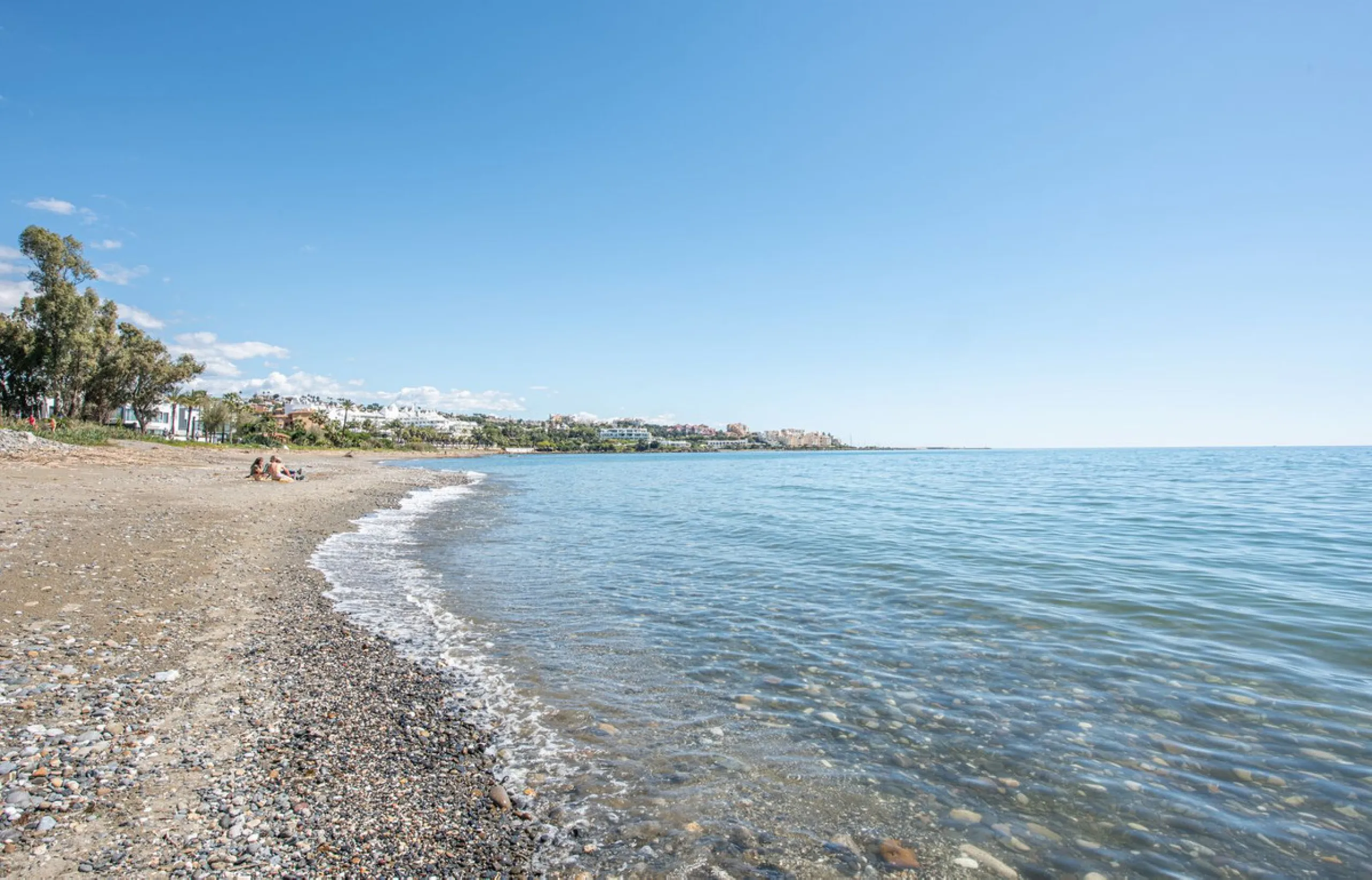 **Luxury Beachfront Apartment in Estepona**