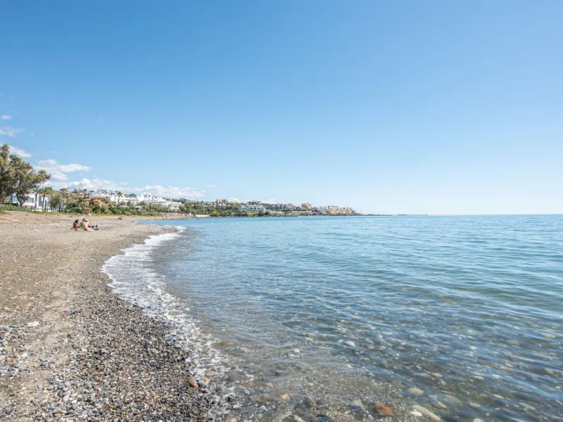 **Luxury Beachfront Apartment in Estepona**
