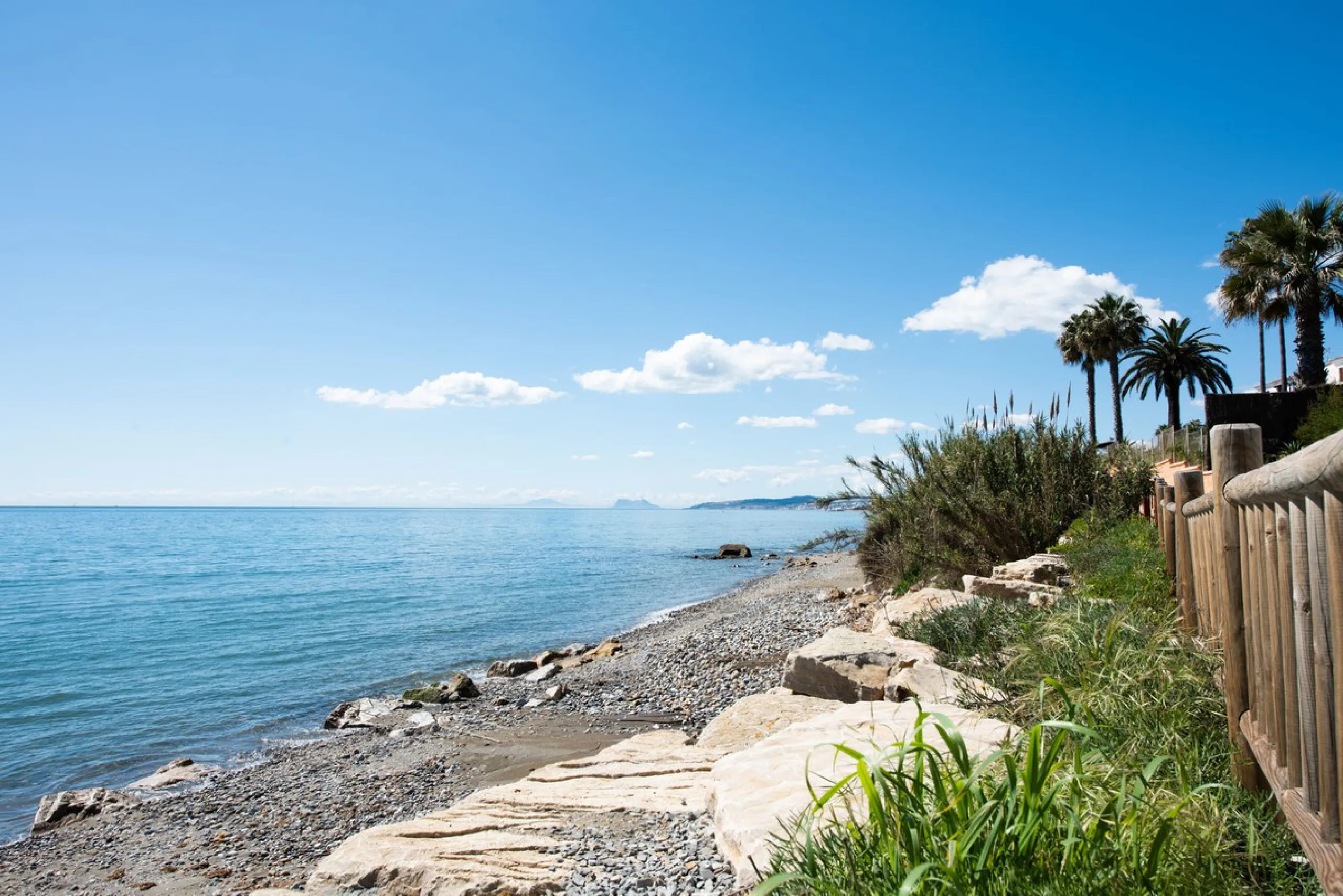 **Luxury Beachfront Apartment in Estepona**