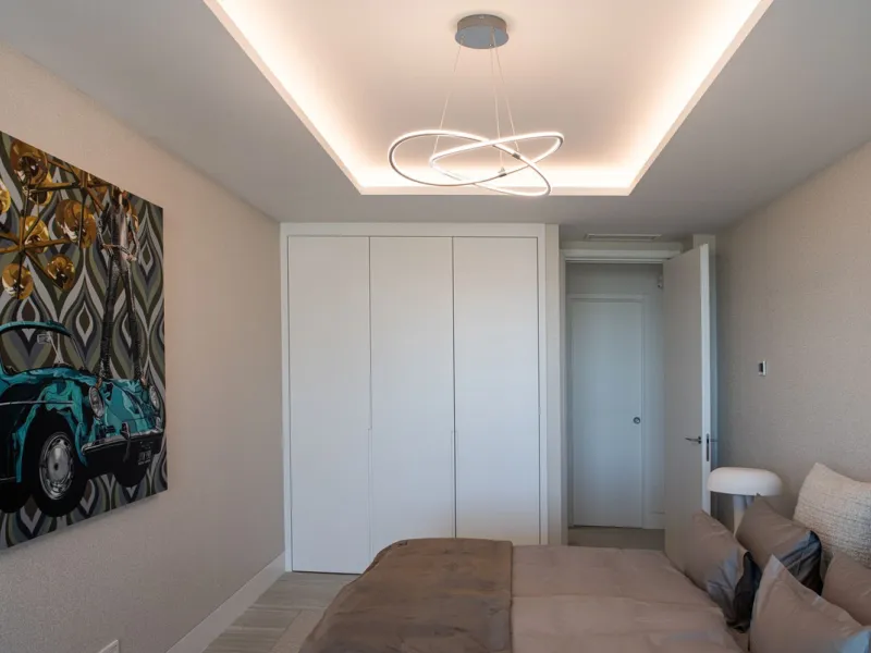**Luxury Beachfront Apartment in Estepona**