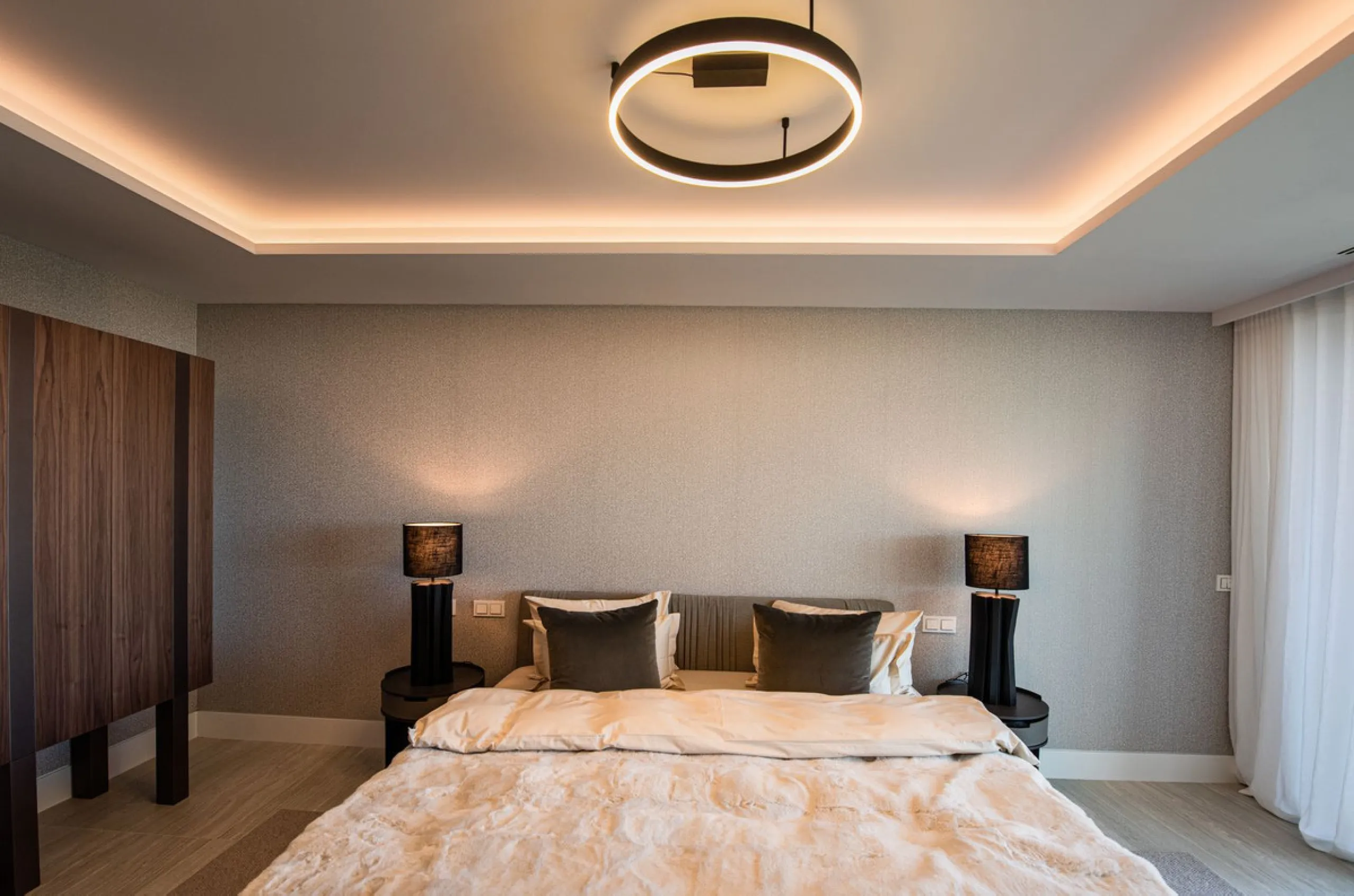 **Luxury Beachfront Apartment in Estepona**