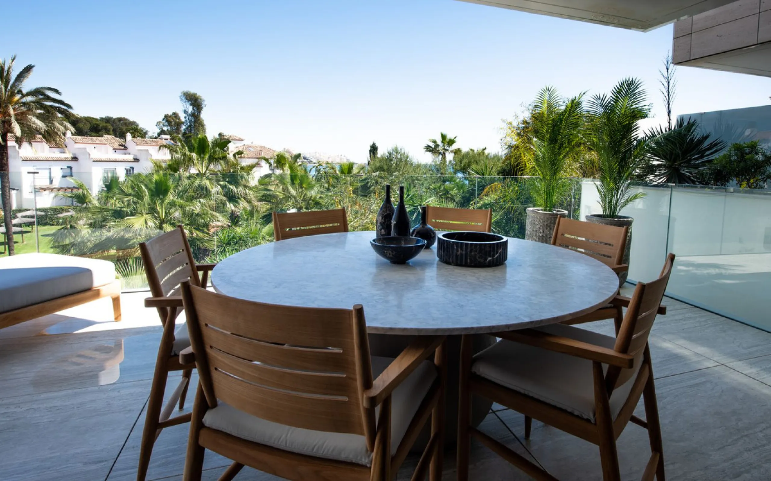 **Luxury Beachfront Apartment in Estepona**