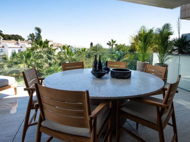 **Luxury Beachfront Apartment in Estepona**