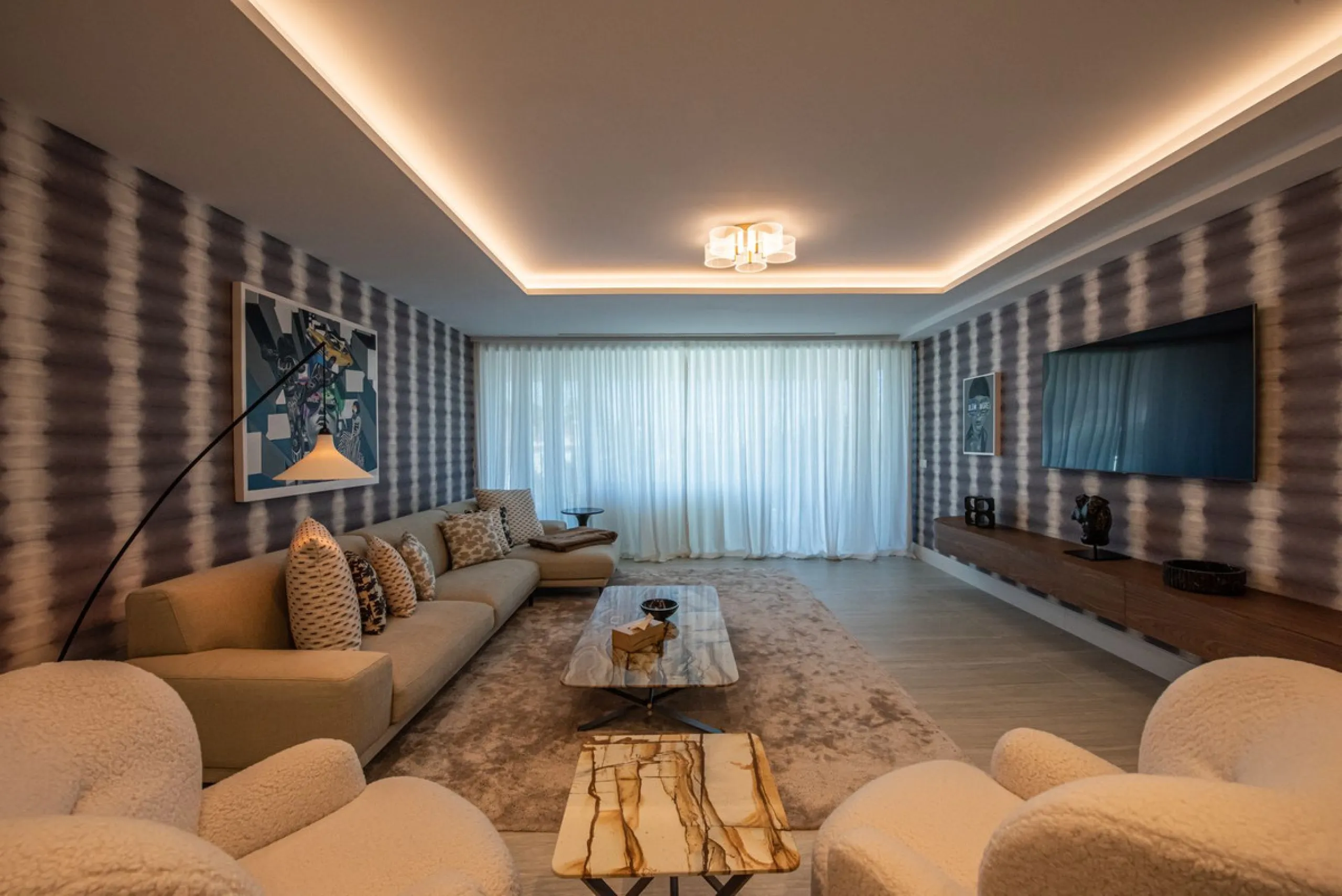 **Luxury Beachfront Apartment in Estepona**