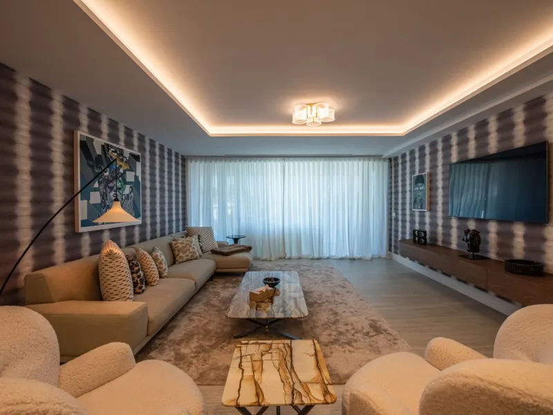 **Luxury Beachfront Apartment in Estepona**