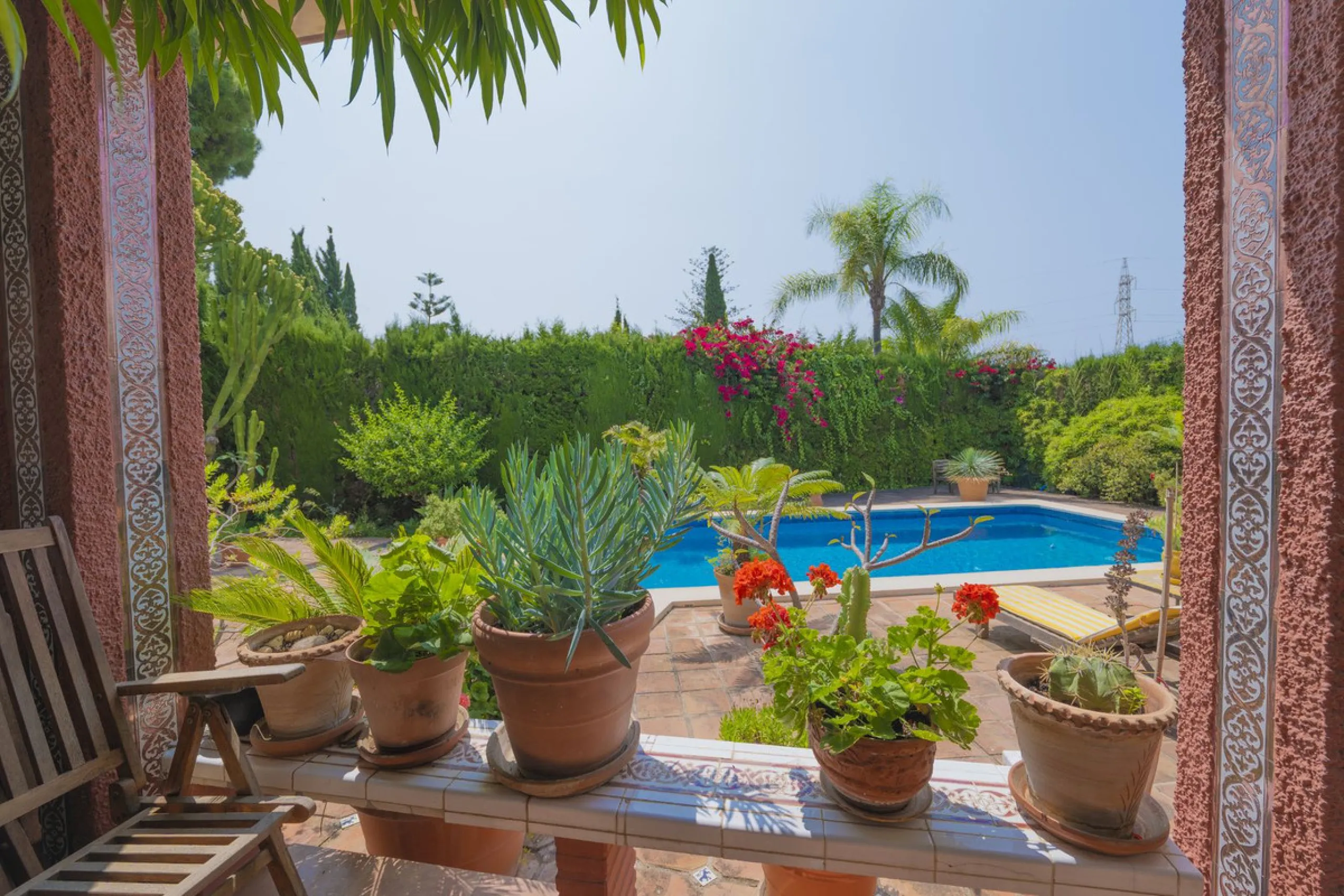 House - Detached Villa в продаже в Marbella, Málaga. В доме 3 спален и 2 ванных комнат. Площадь дома 233 м². Площадь участка 800 м²
