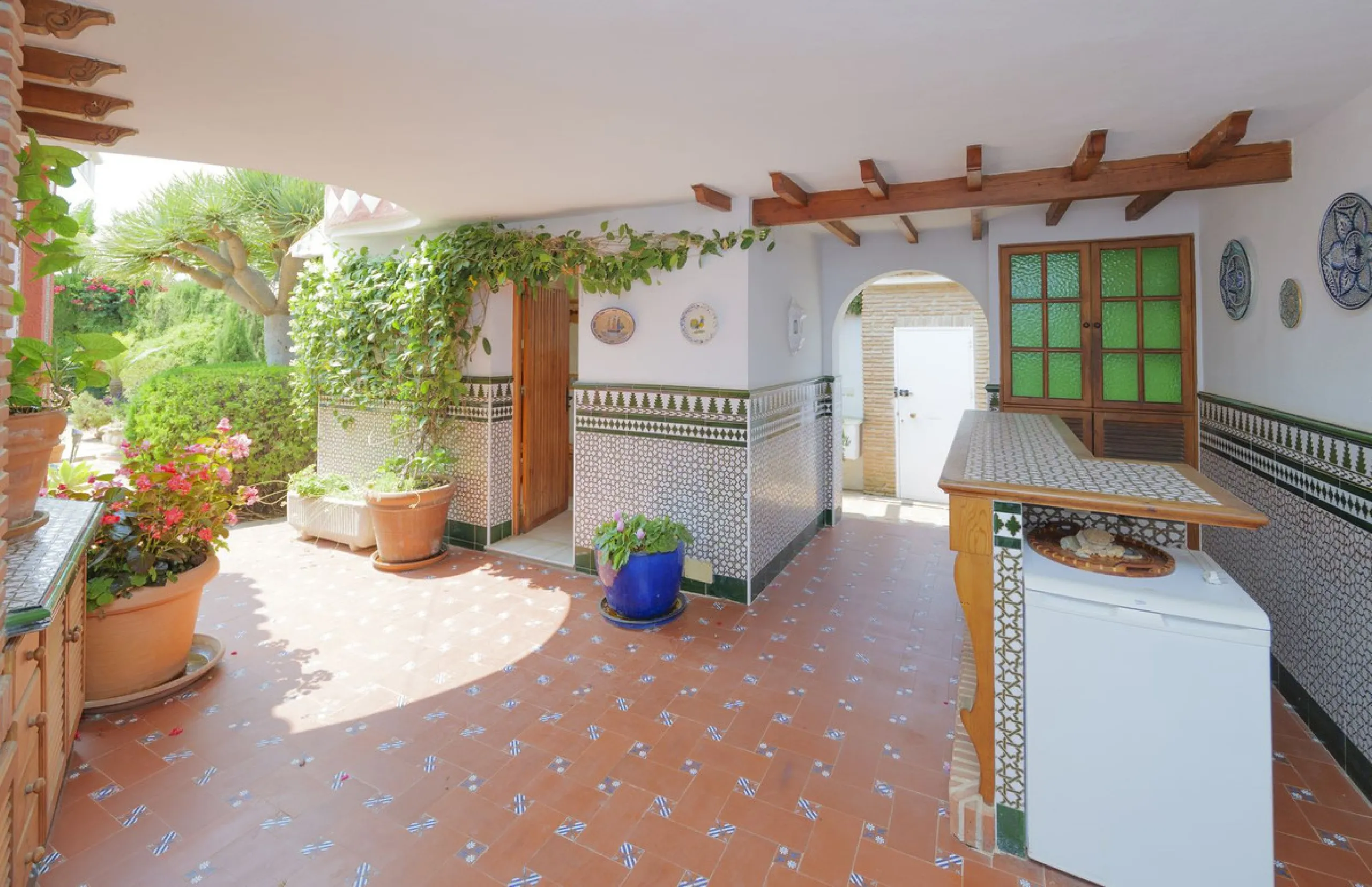 House - Detached Villa в продаже в Marbella, Málaga. В доме 3 спален и 2 ванных комнат. Площадь дома 233 м². Площадь участка 800 м²