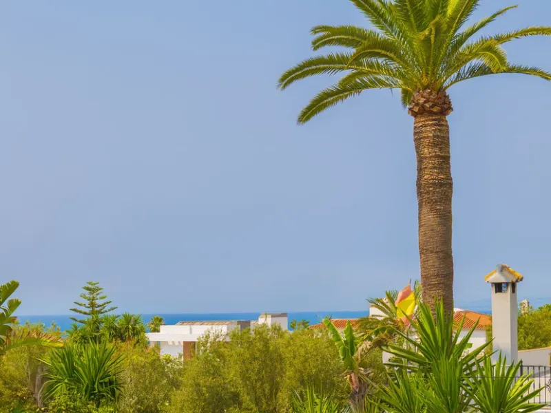 House - Detached Villa в продаже в Marbella, Málaga. В доме 3 спален и 2 ванных комнат. Площадь дома 233 м². Площадь участка 800 м²