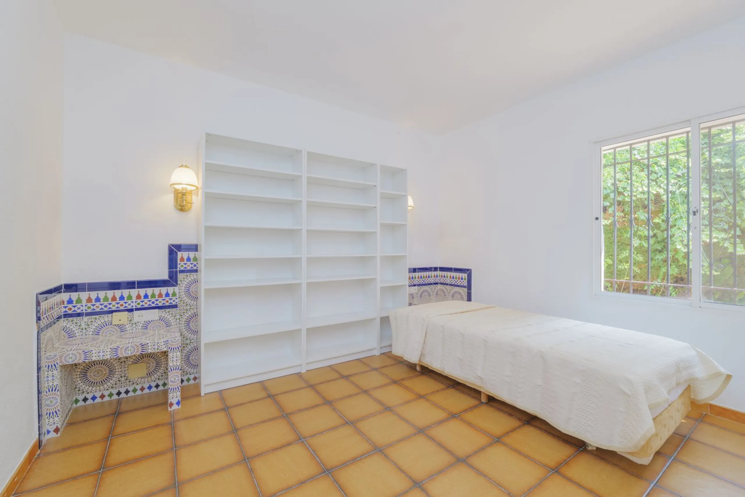House - Detached Villa в продаже в Marbella, Málaga. В доме 3 спален и 2 ванных комнат. Площадь дома 233 м². Площадь участка 800 м²