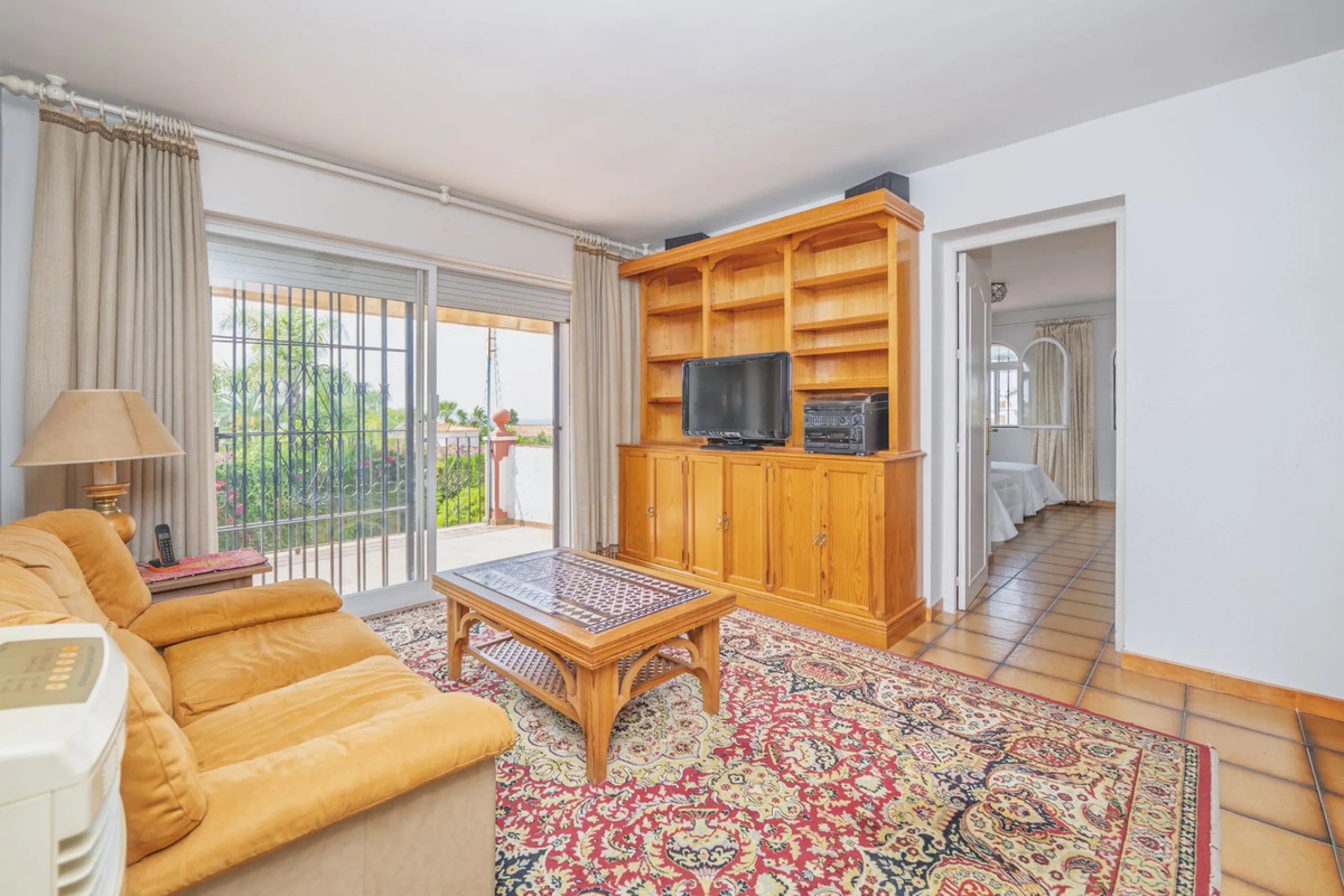 House - Detached Villa в продаже в Marbella, Málaga. В доме 3 спален и 2 ванных комнат. Площадь дома 233 м². Площадь участка 800 м²