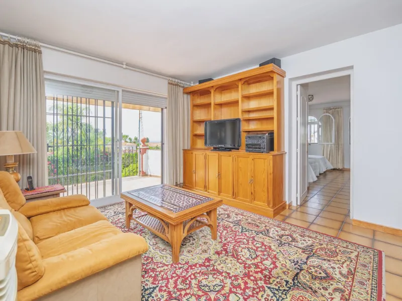 House - Detached Villa в продаже в Marbella, Málaga. В доме 3 спален и 2 ванных комнат. Площадь дома 233 м². Площадь участка 800 м²