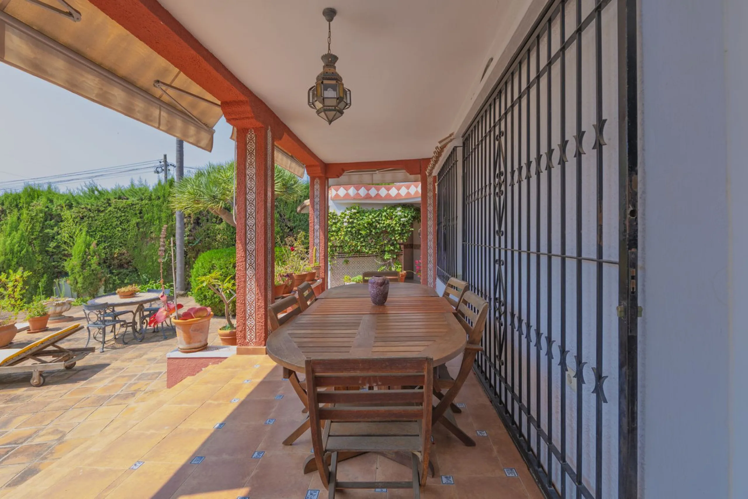 House - Detached Villa в продаже в Marbella, Málaga. В доме 3 спален и 2 ванных комнат. Площадь дома 233 м². Площадь участка 800 м²