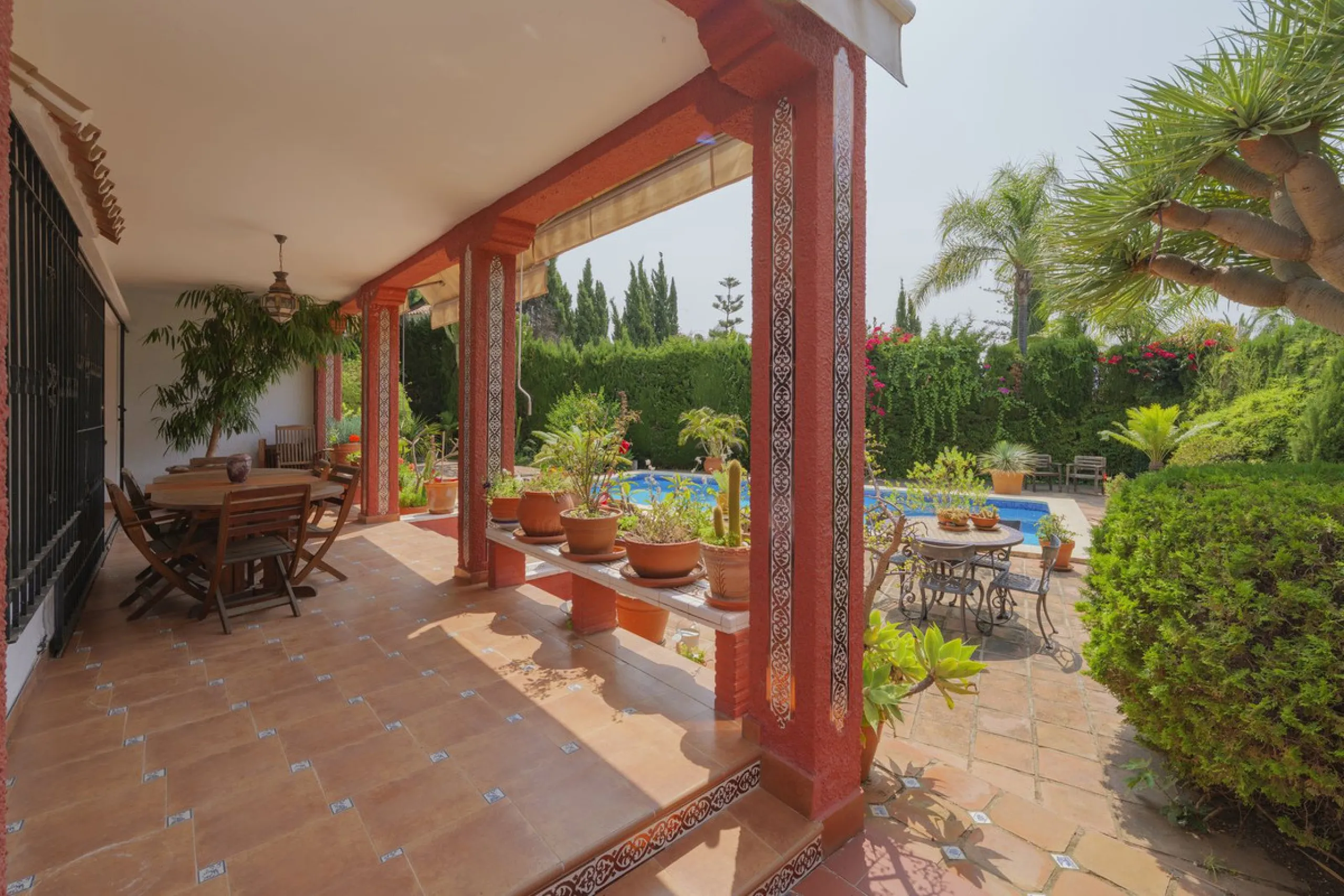 House - Detached Villa в продаже в Marbella, Málaga. В доме 3 спален и 2 ванных комнат. Площадь дома 233 м². Площадь участка 800 м²