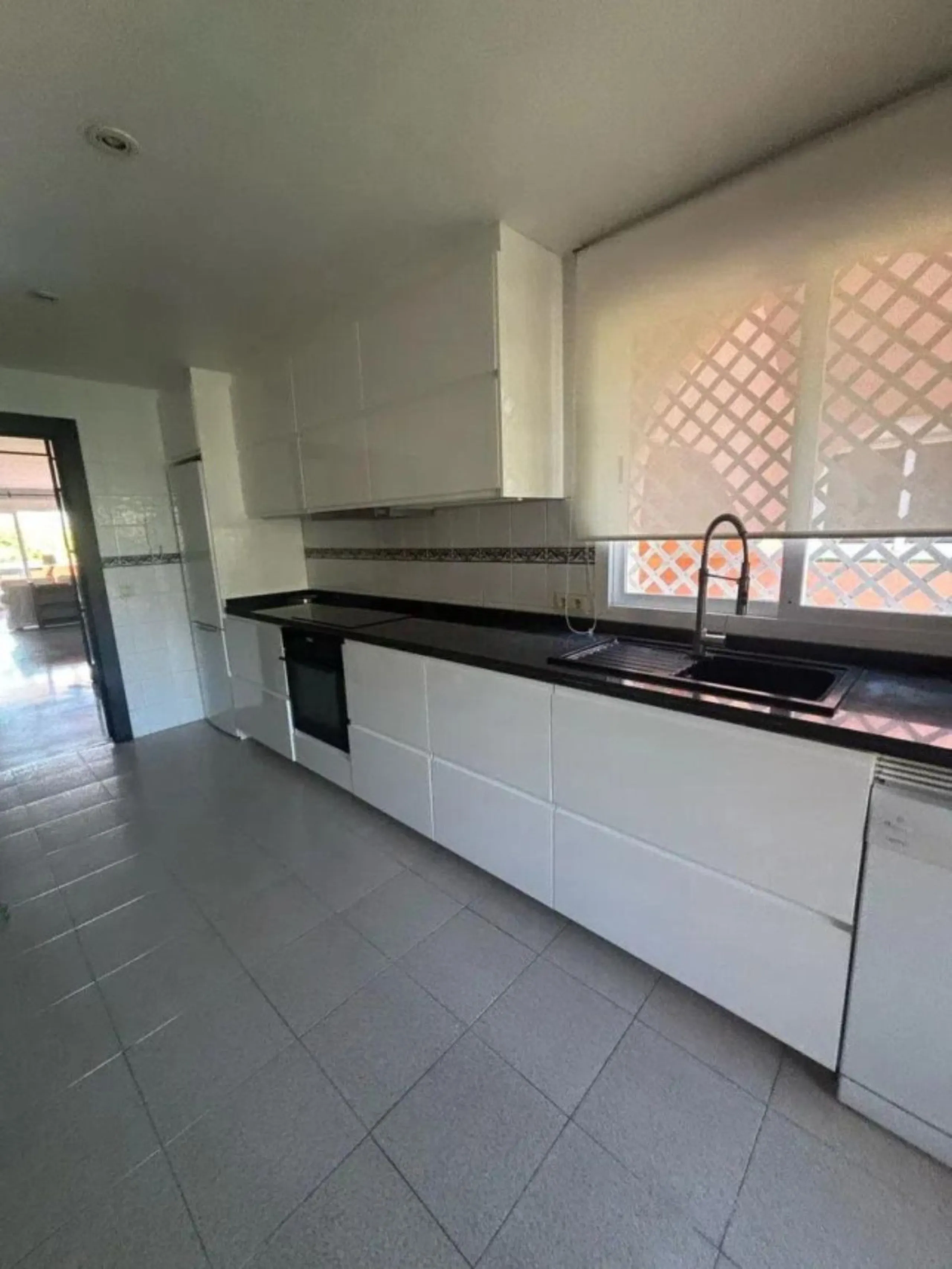 Апартамент средний этаж, Marbella, Costa del Sol