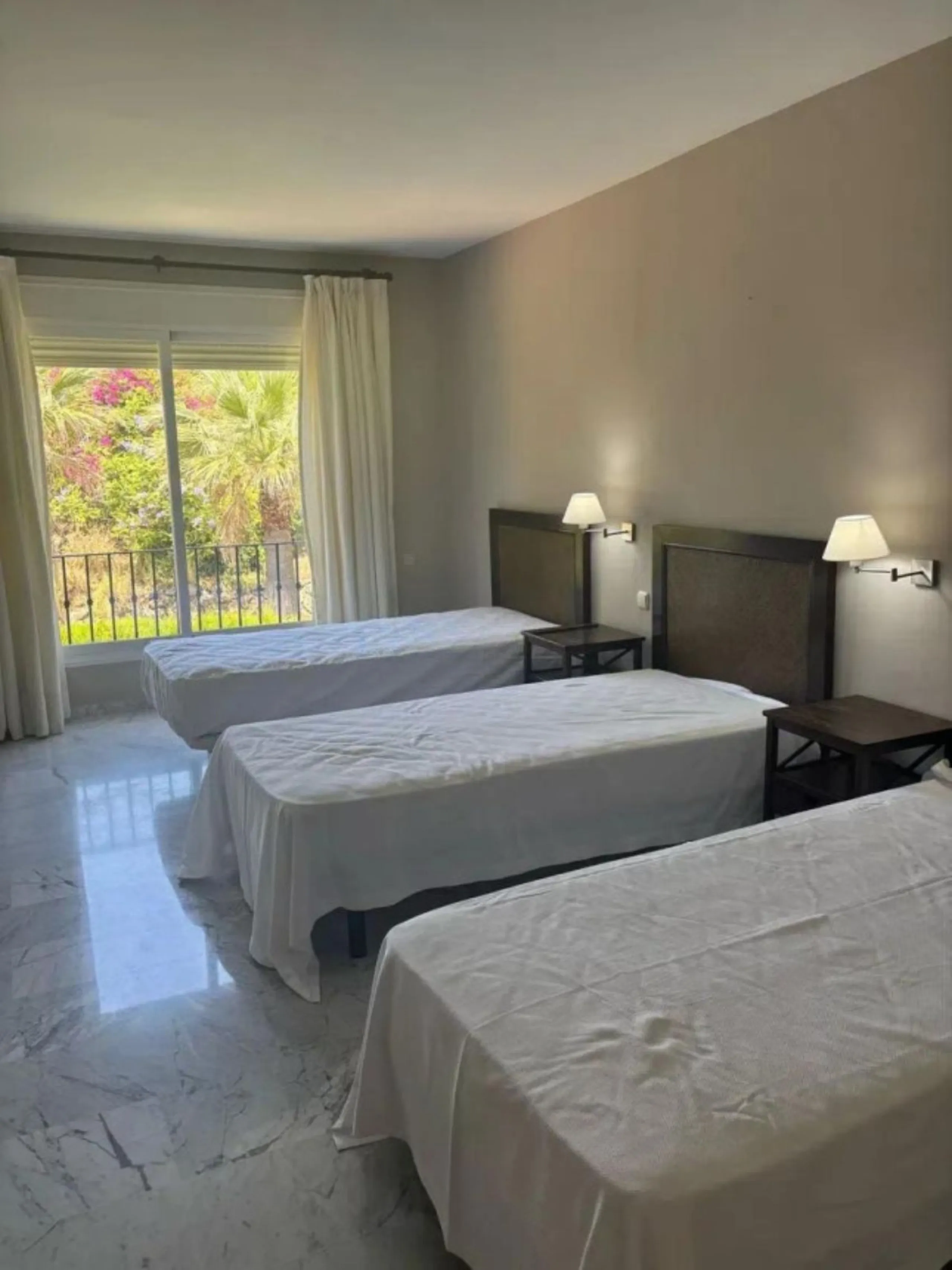 Апартамент средний этаж, Marbella, Costa del Sol