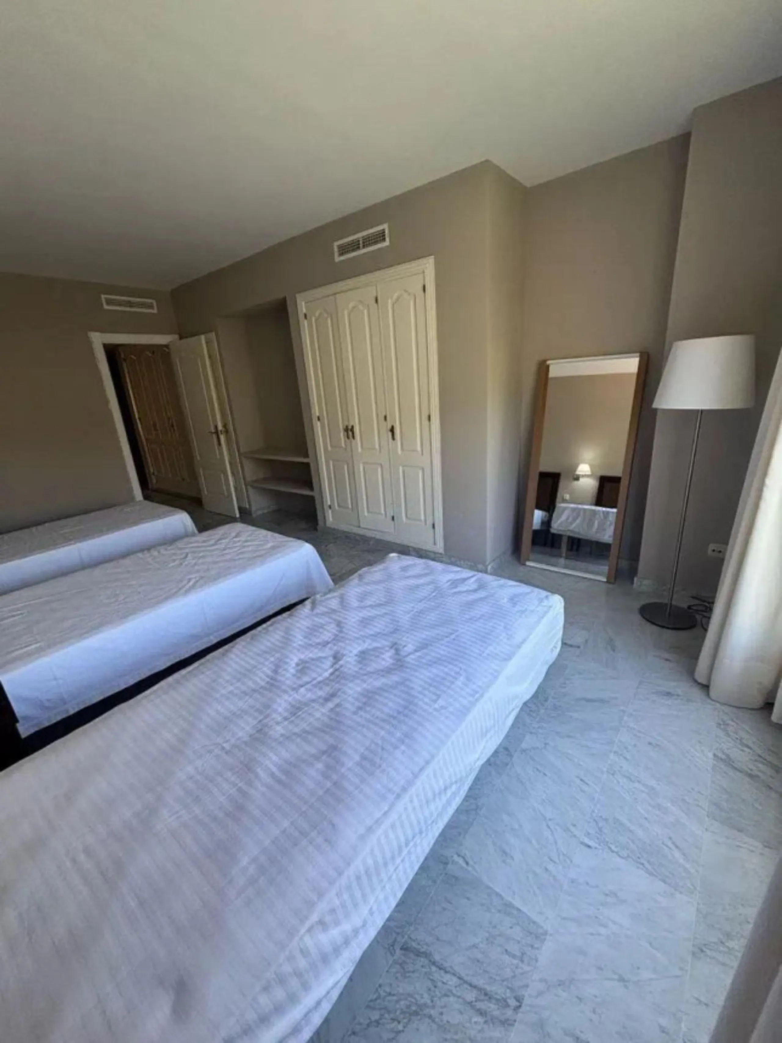 Апартамент средний этаж, Marbella, Costa del Sol