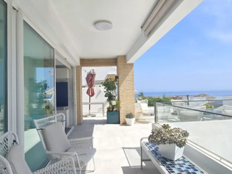 Contemporary detached villa of 360 m² built in Benalmádena Pueblo, in the prestigious residential area of Torremuelle.