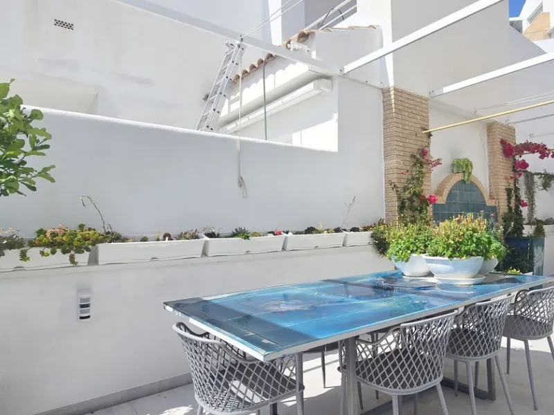 House - Detached Villa в продаже в Benalmadena, Málaga. В доме 4 спален и 4 ванных комнат. Площадь дома 310 м²