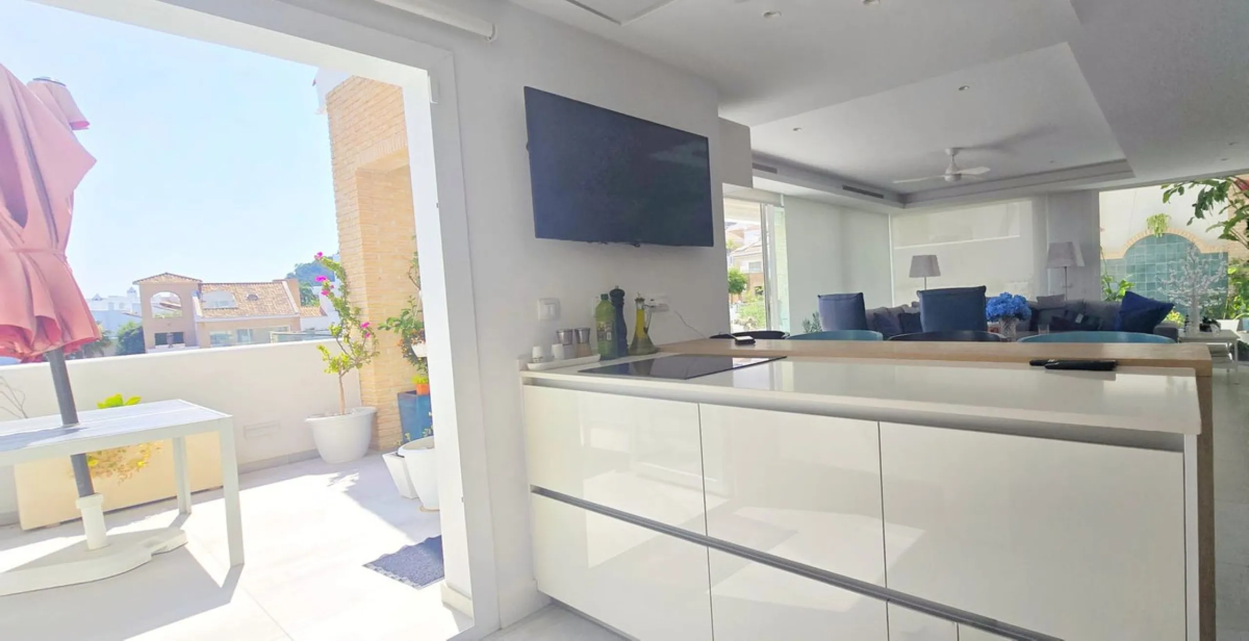 House - Detached Villa в продаже в Benalmadena, Málaga. В доме 4 спален и 4 ванных комнат. Площадь дома 310 м²