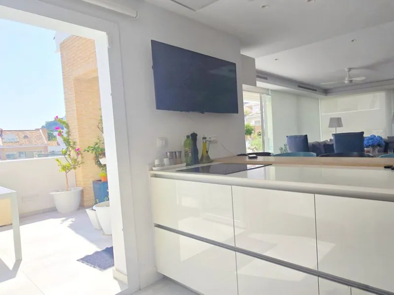 House - Detached Villa в продаже в Benalmadena, Málaga. В доме 4 спален и 4 ванных комнат. Площадь дома 310 м²