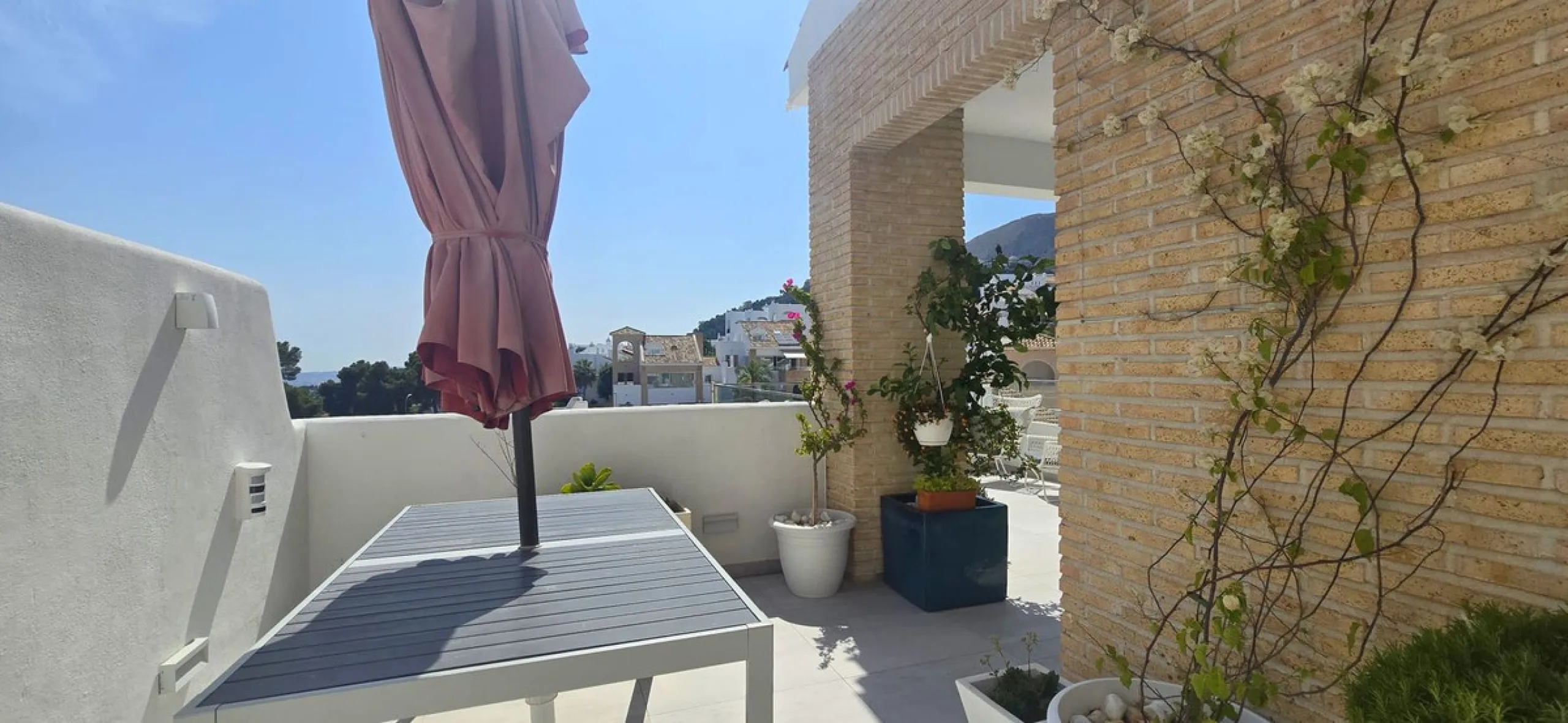 House - Detached Villa в продаже в Benalmadena, Málaga. В доме 4 спален и 4 ванных комнат. Площадь дома 310 м²