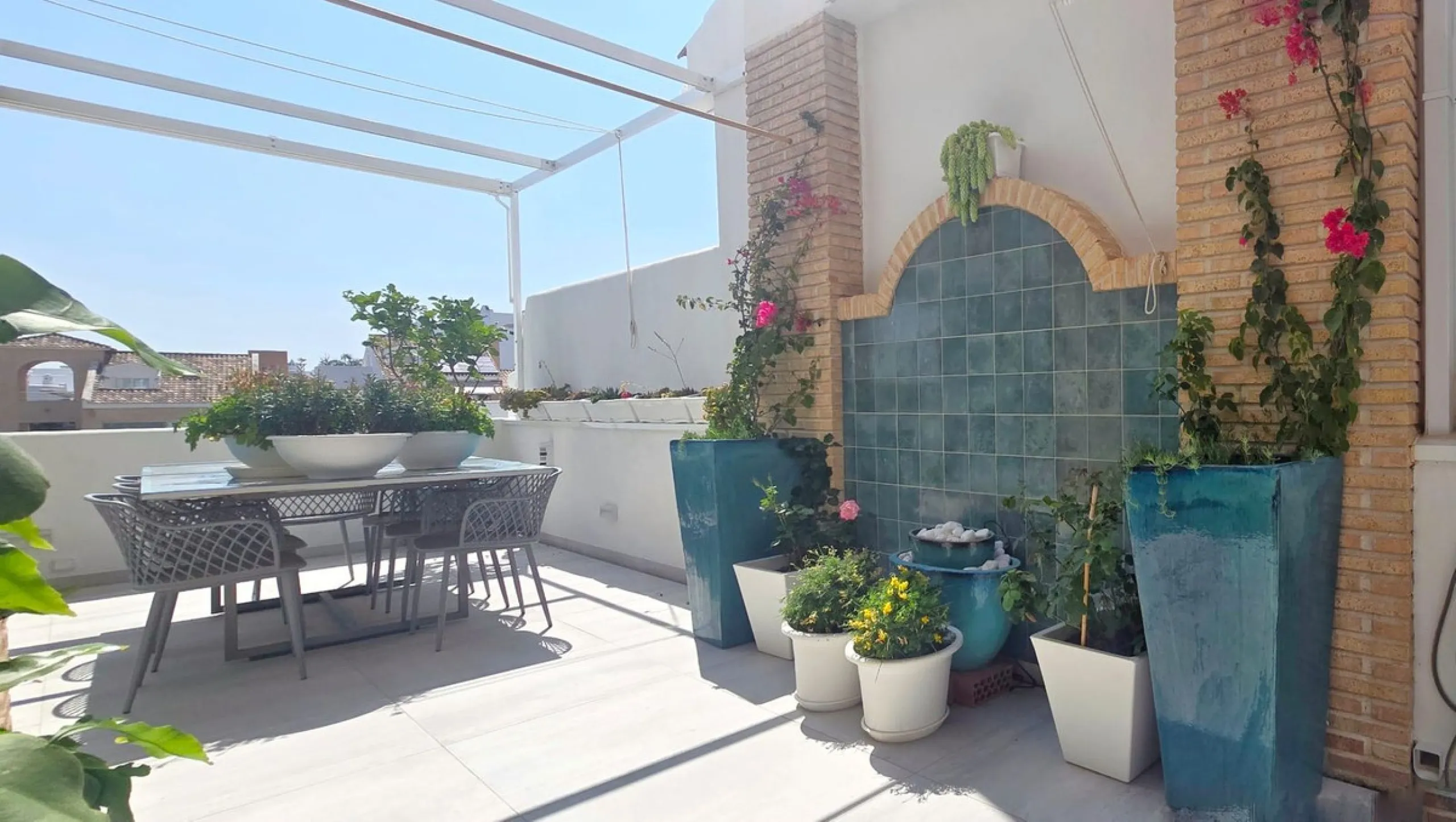 House - Detached Villa в продаже в Benalmadena, Málaga. В доме 4 спален и 4 ванных комнат. Площадь дома 310 м²
