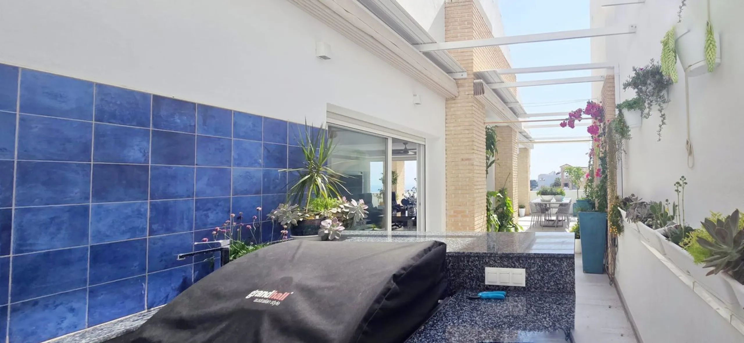 House - Detached Villa в продаже в Benalmadena, Málaga. В доме 4 спален и 4 ванных комнат. Площадь дома 310 м²
