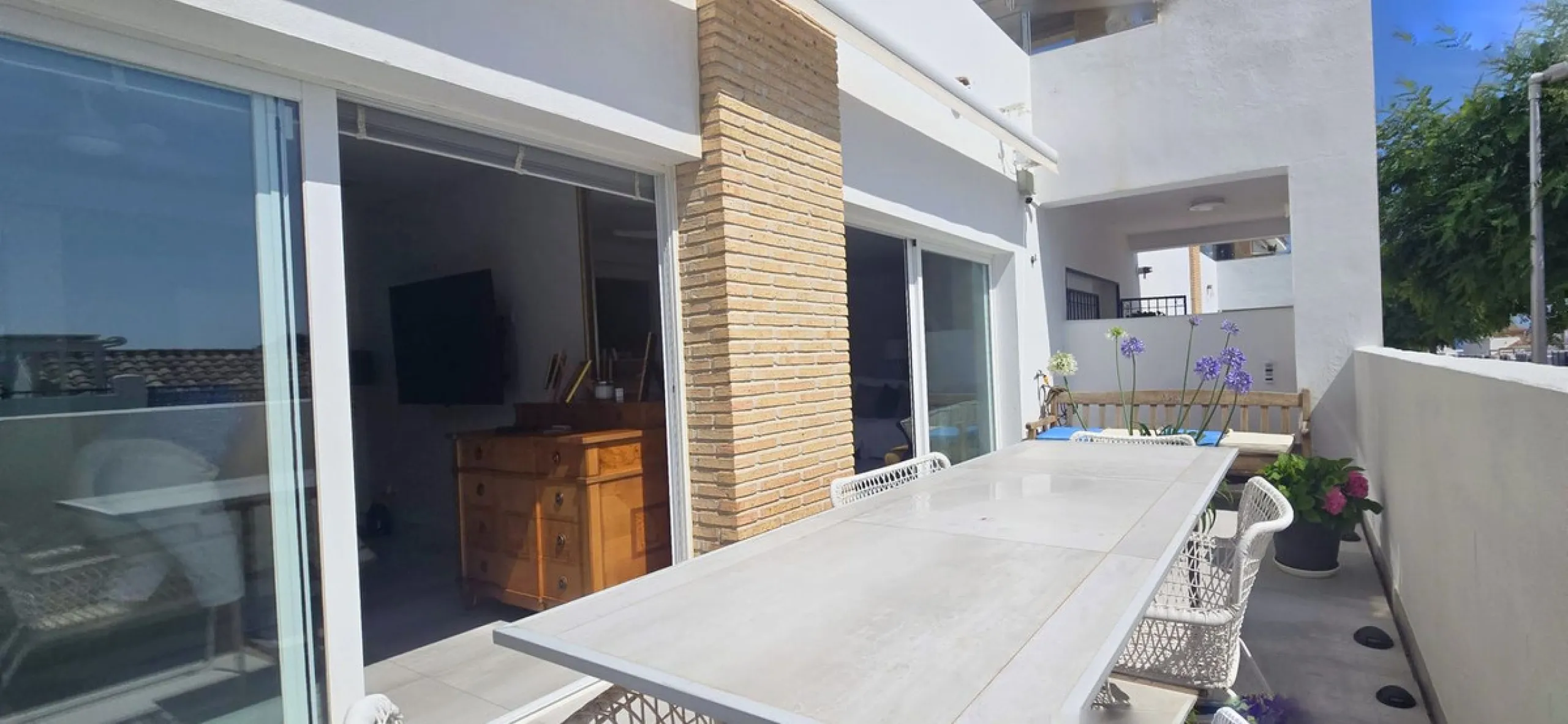 House - Detached Villa в продаже в Benalmadena, Málaga. В доме 4 спален и 4 ванных комнат. Площадь дома 310 м²