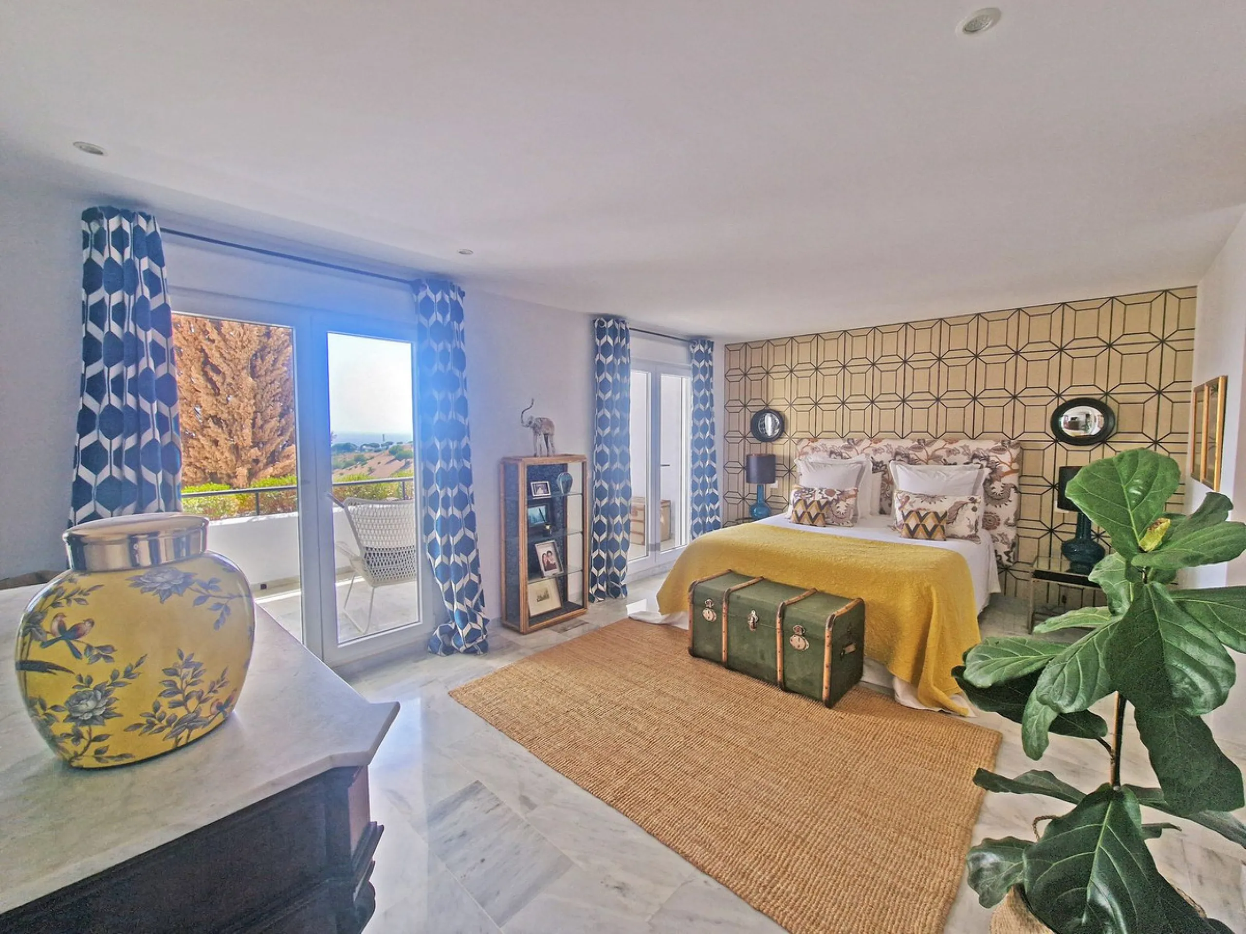 An Exceptional Property in Calahonda with Breathtaking Views and Impeccable Design