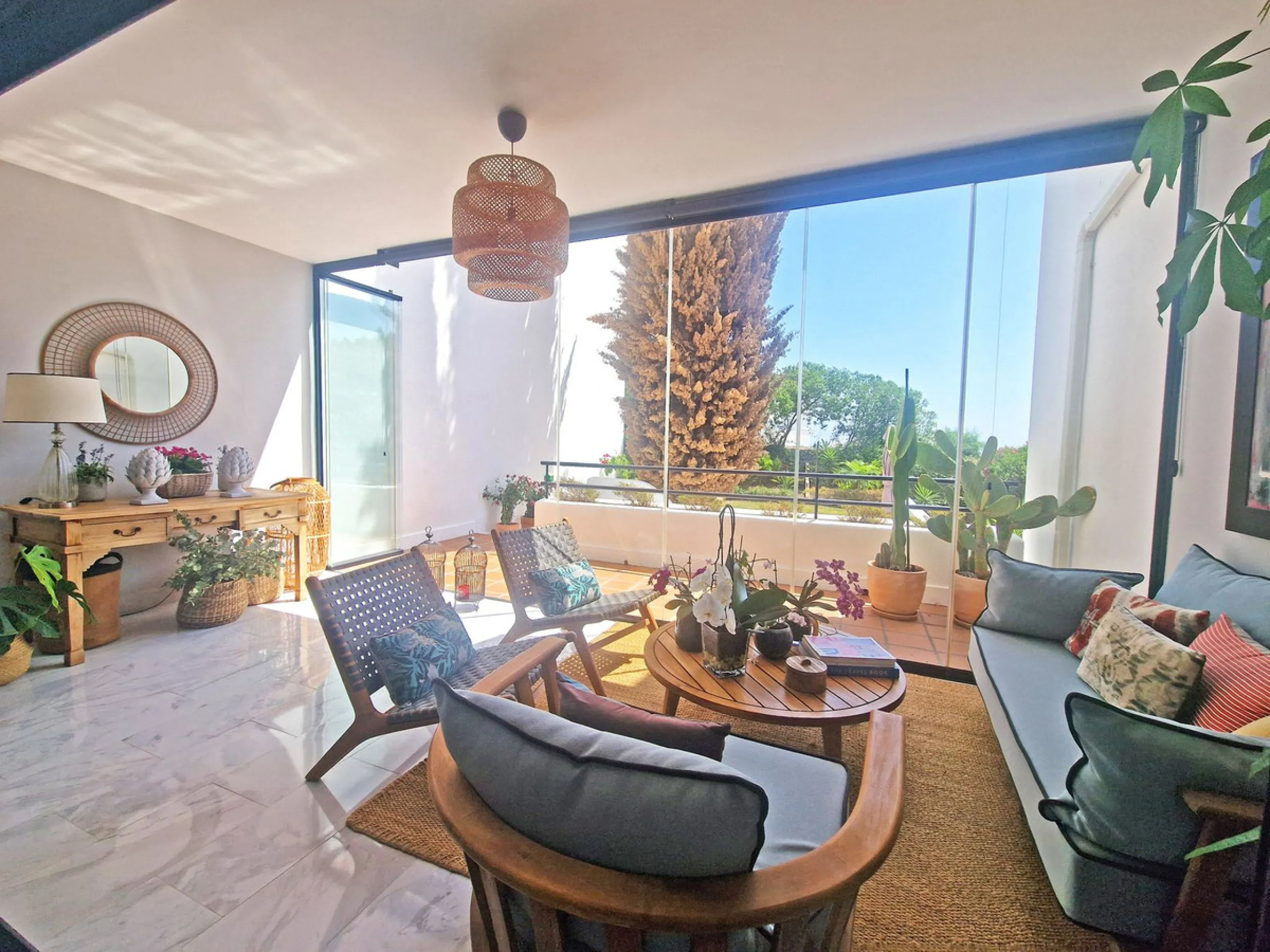 An Exceptional Property in Calahonda with Breathtaking Views and Impeccable Design