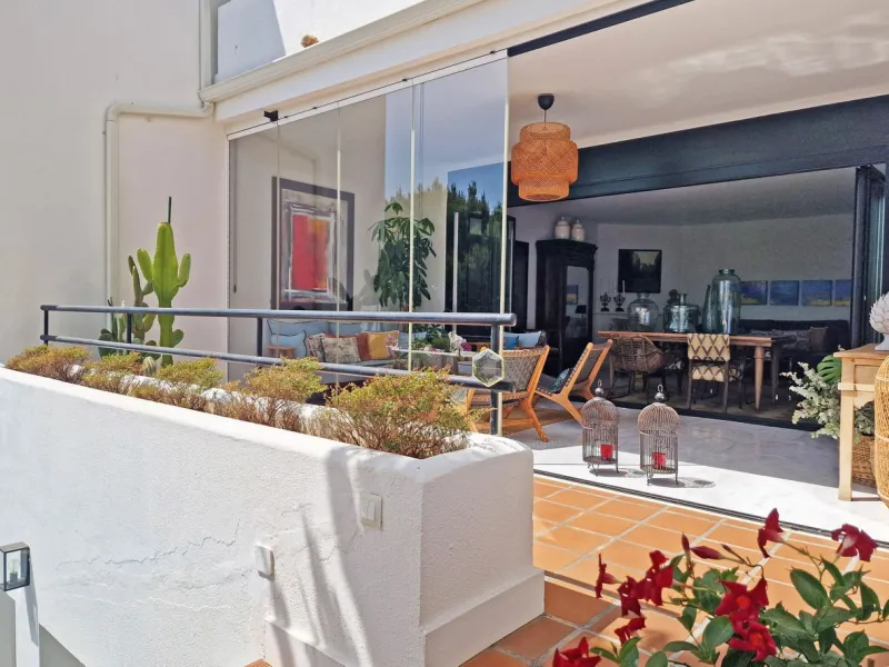 An Exceptional Property in Calahonda with Breathtaking Views and Impeccable Design