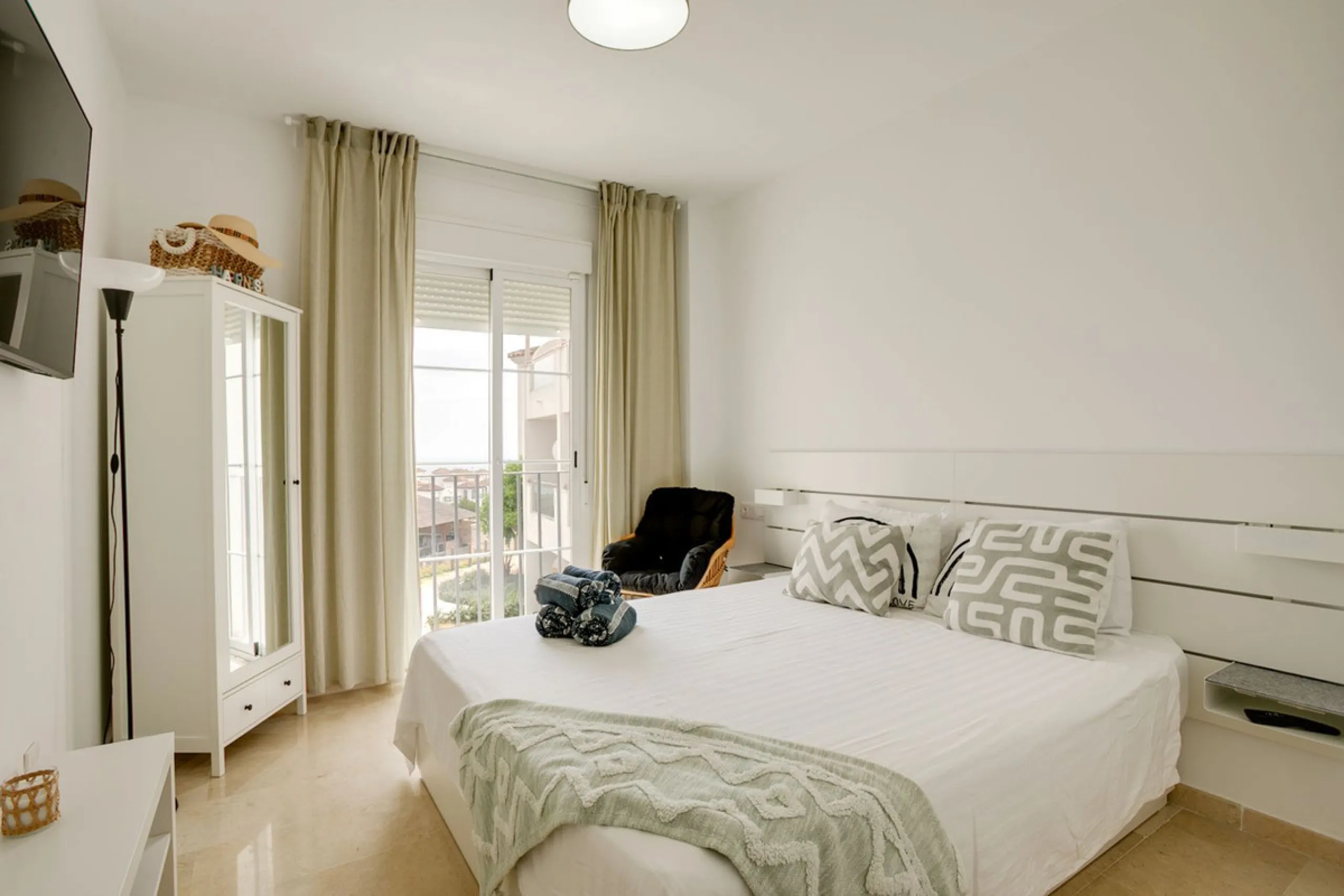 Charming 3-Bedroom Apartment with Stunning Sea Views – Manilva, Costa del Sol