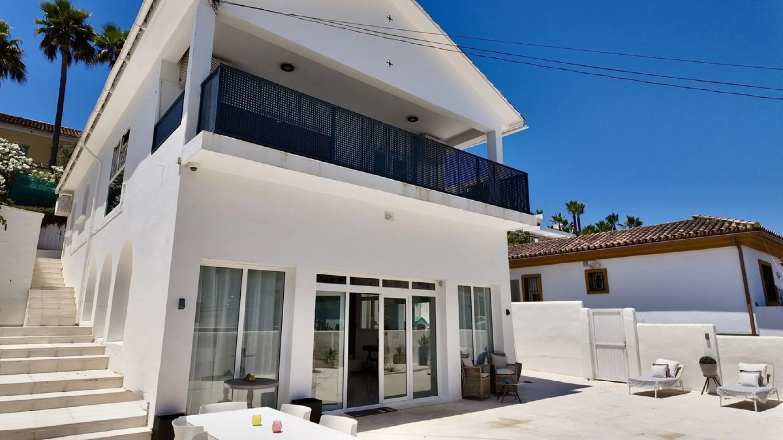 An exceptional bright, spacious and contemporary villa. This four double bedroom property is situated in Nueva Andalucia, one of the best areas of Marbella and within walking distance to the prestige Puerto Banus, beaches, restaurants and other amenities 