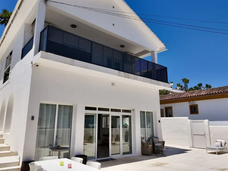 An exceptional bright, spacious and contemporary villa. This four double bedroom property is situated in Nueva Andalucia, one of the best areas of Marbella and within walking distance to the prestige Puerto Banus, beaches, restaurants and other amenities 