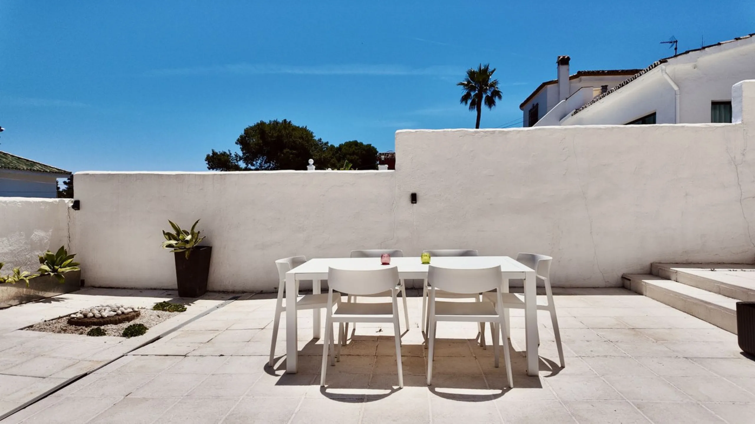 An exceptional bright, spacious and contemporary villa. This four double bedroom property is situated in Nueva Andalucia, one of the best areas of Marbella and within walking distance to the prestige Puerto Banus, beaches, restaurants and other amenities 