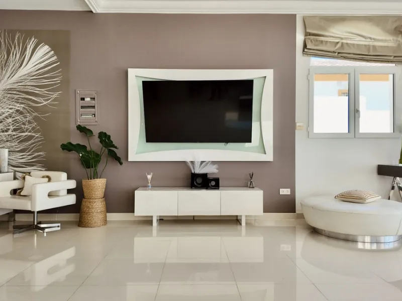 An exceptional bright, spacious and contemporary villa. This four double bedroom property is situated in Nueva Andalucia, one of the best areas of Marbella and within walking distance to the prestige Puerto Banus, beaches, restaurants and other amenities 