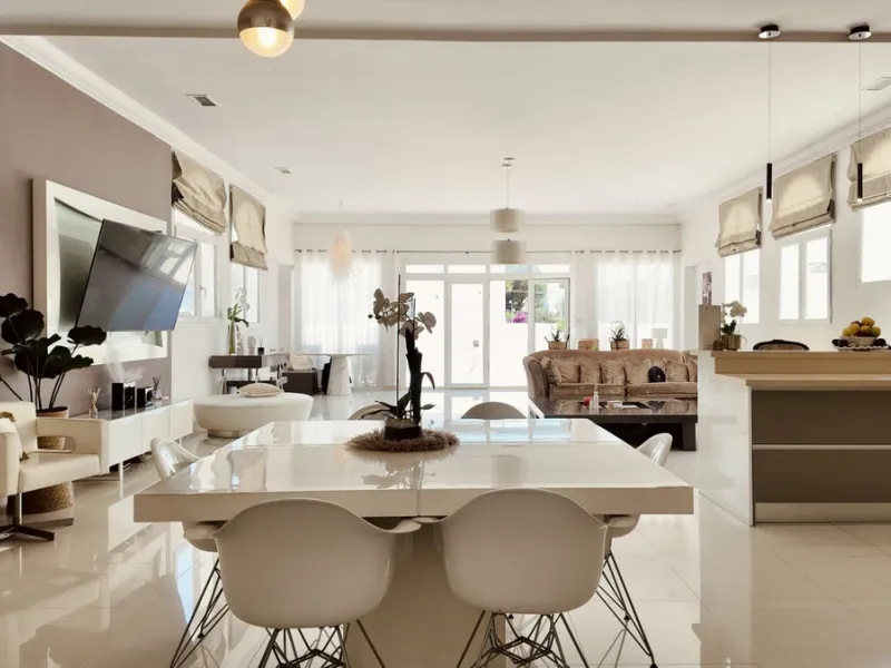 An exceptional bright, spacious and contemporary villa. This four double bedroom property is situated in Nueva Andalucia, one of the best areas of Marbella and within walking distance to the prestige Puerto Banus, beaches, restaurants and other amenities 