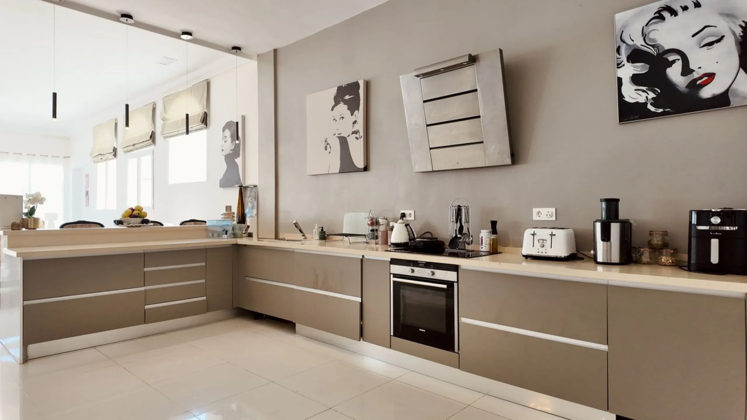 An exceptional bright, spacious and contemporary villa. This four double bedroom property is situated in Nueva Andalucia, one of the best areas of Marbella and within walking distance to the prestige Puerto Banus, beaches, restaurants and other amenities 