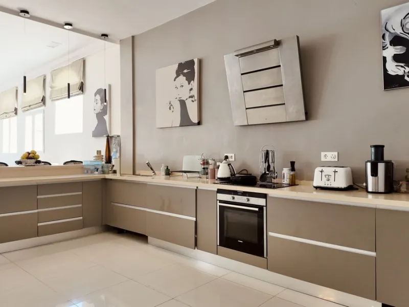 An exceptional bright, spacious and contemporary villa. This four double bedroom property is situated in Nueva Andalucia, one of the best areas of Marbella and within walking distance to the prestige Puerto Banus, beaches, restaurants and other amenities 