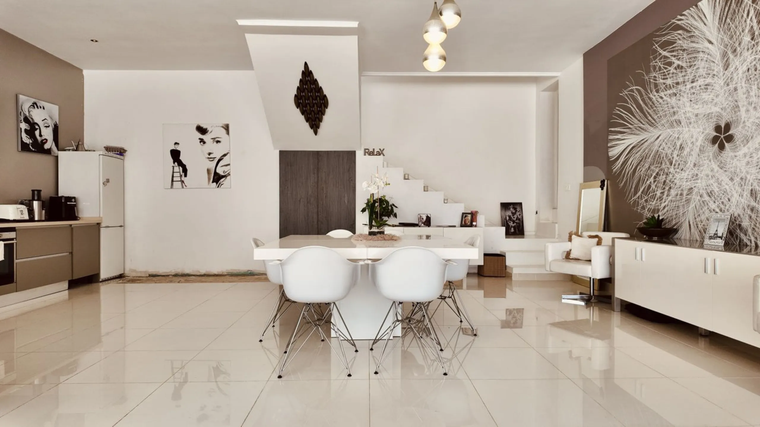 An exceptional bright, spacious and contemporary villa. This four double bedroom property is situated in Nueva Andalucia, one of the best areas of Marbella and within walking distance to the prestige Puerto Banus, beaches, restaurants and other amenities 