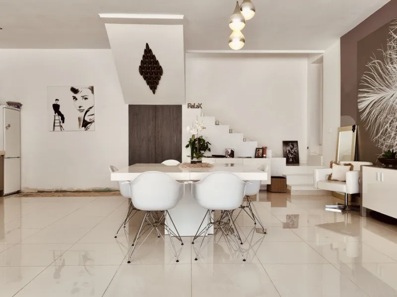 An exceptional bright, spacious and contemporary villa. This four double bedroom property is situated in Nueva Andalucia, one of the best areas of Marbella and within walking distance to the prestige Puerto Banus, beaches, restaurants and other amenities 