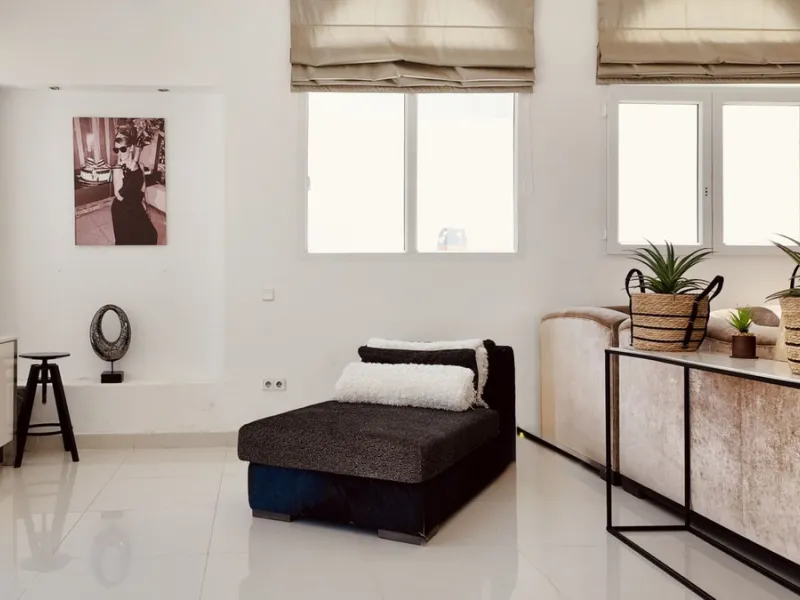 An exceptional bright, spacious and contemporary villa. This four double bedroom property is situated in Nueva Andalucia, one of the best areas of Marbella and within walking distance to the prestige Puerto Banus, beaches, restaurants and other amenities 