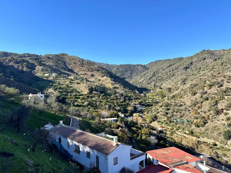 Charming Multi-Level Property with Panoramic Mountain Views in Tolox