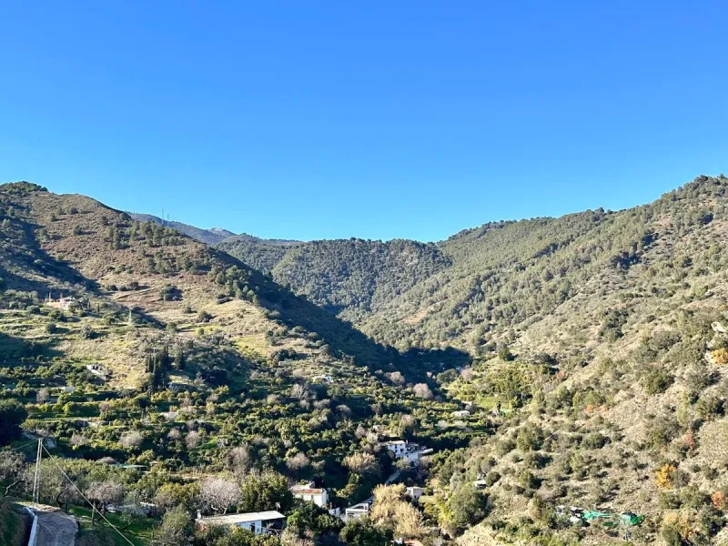 Charming Multi-Level Property with Panoramic Mountain Views in Tolox