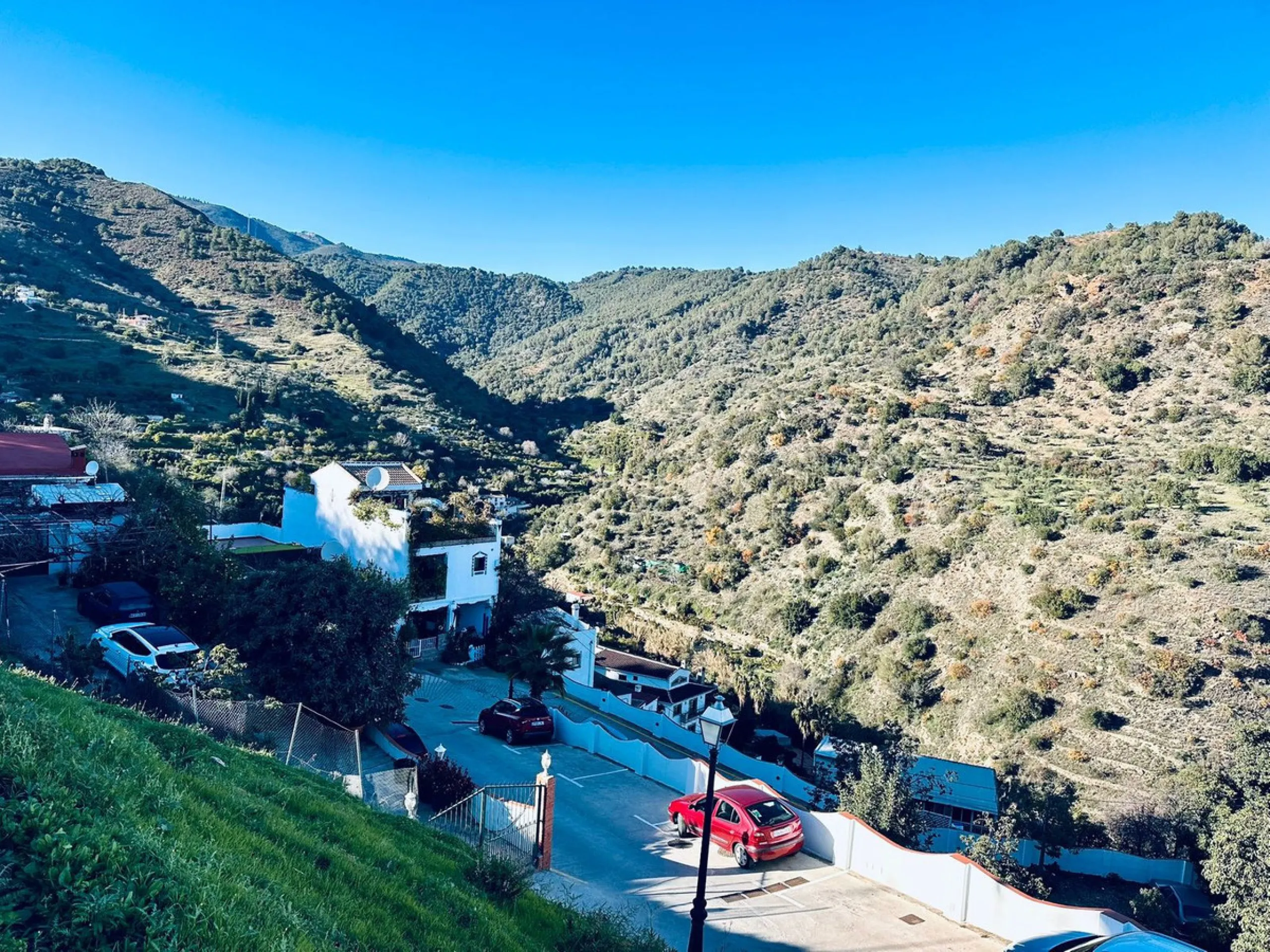 Charming Multi-Level Property with Panoramic Mountain Views in Tolox
