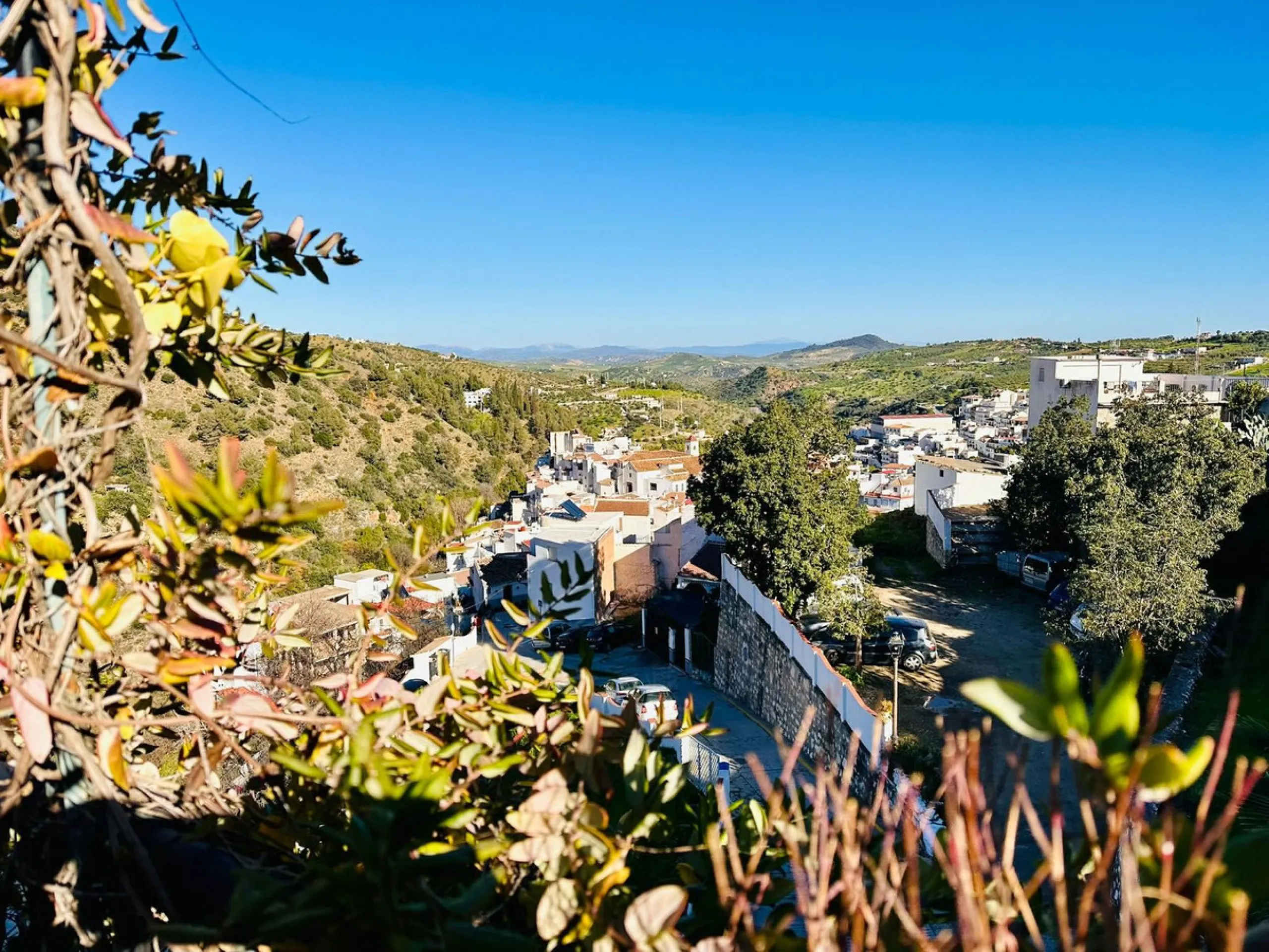 Charming Multi-Level Property with Panoramic Mountain Views in Tolox