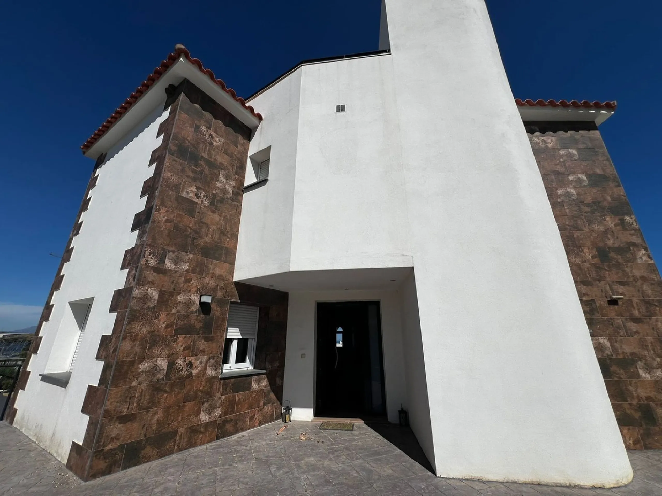 For Sale – Stunning Renovated Villa in Estepona