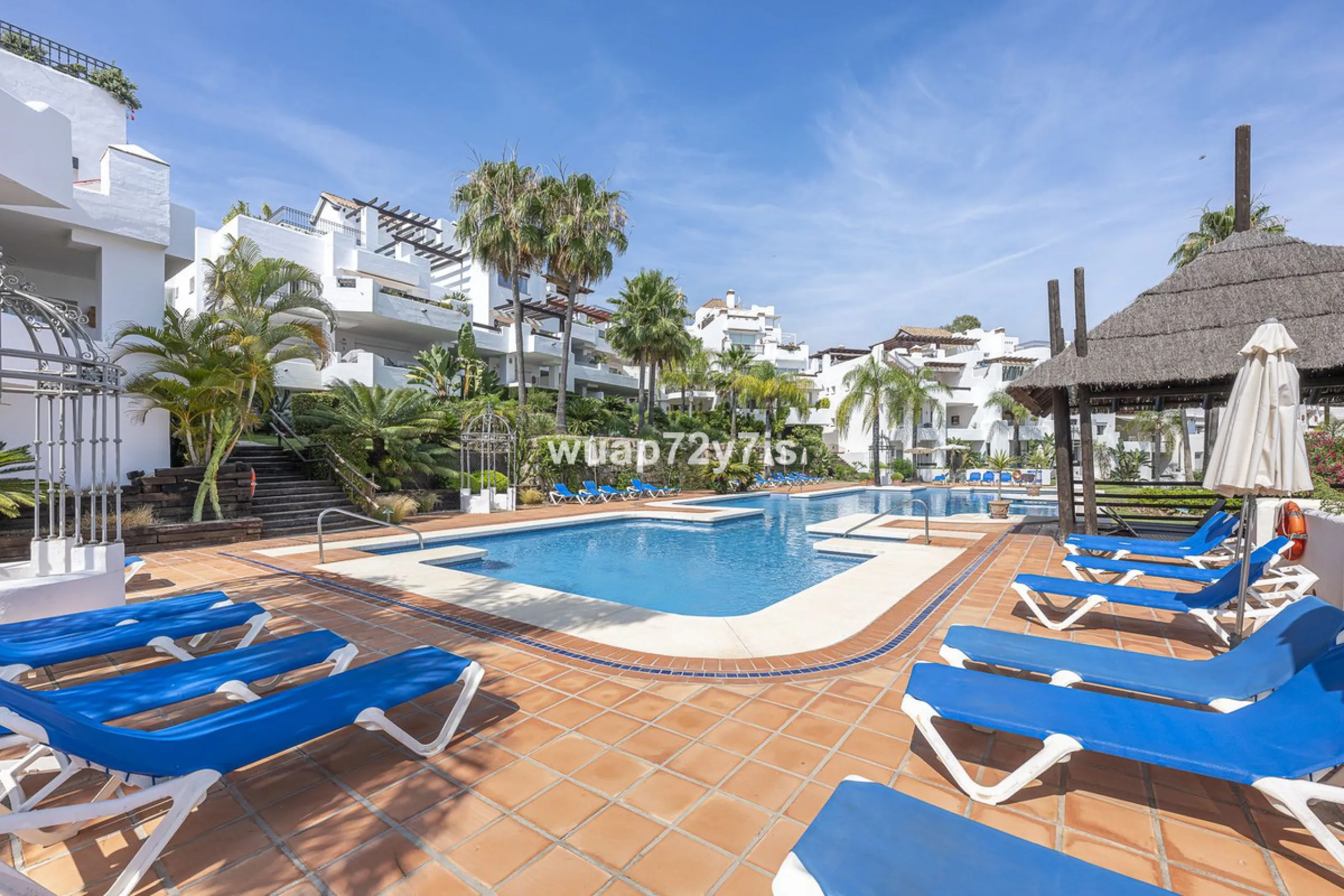 Charming Elevated Ground Floor 3-Bedroom Apartment with Sea and Garden Views – Nueva Andalucía