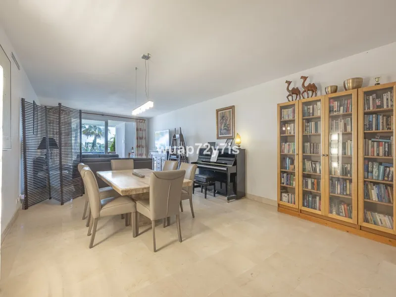 Charming Elevated Ground Floor 3-Bedroom Apartment with Sea and Garden Views – Nueva Andalucía
