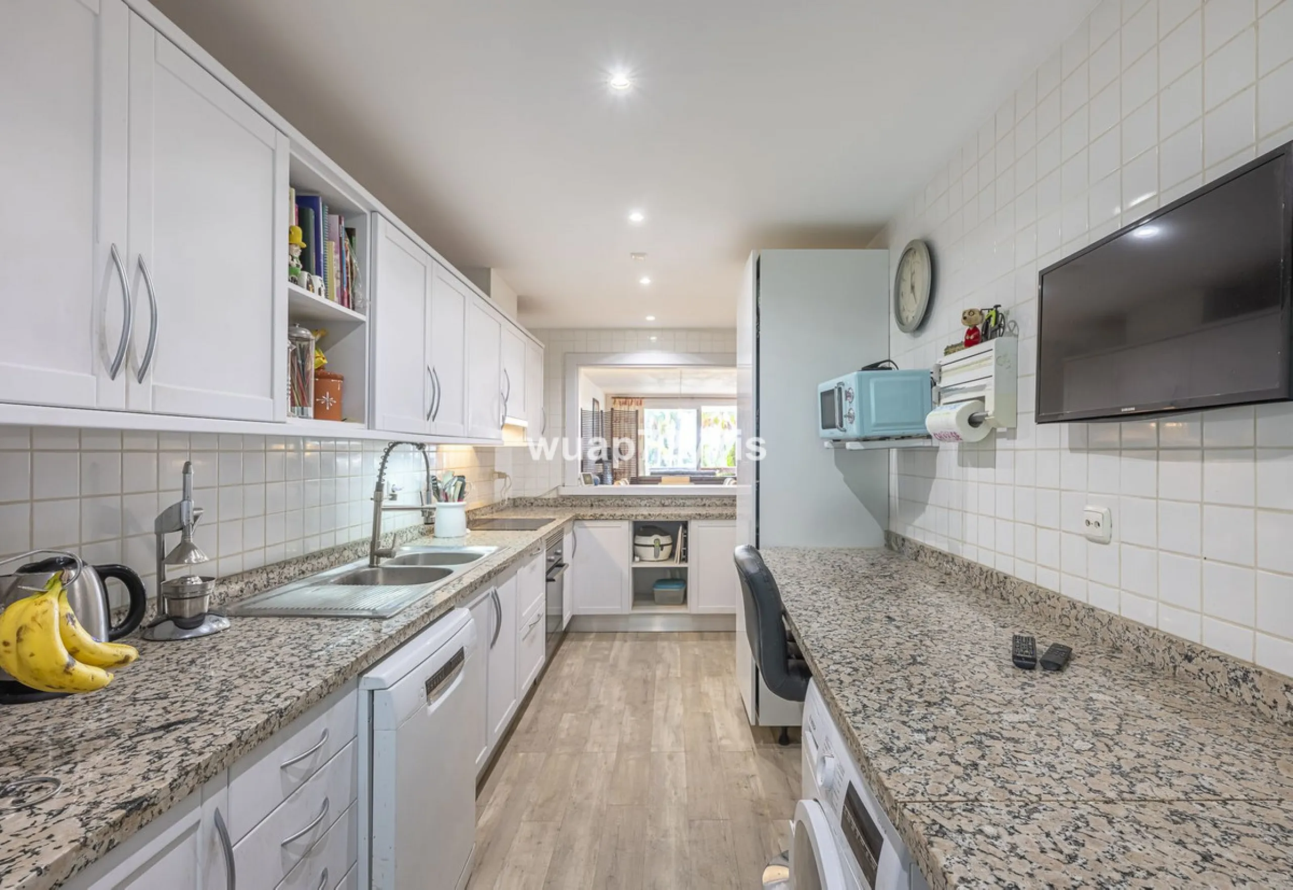 Charming Elevated Ground Floor 3-Bedroom Apartment with Sea and Garden Views – Nueva Andalucía
